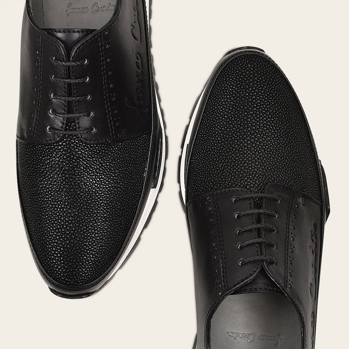 Tenis con piel genuina de mantarraya para caballero