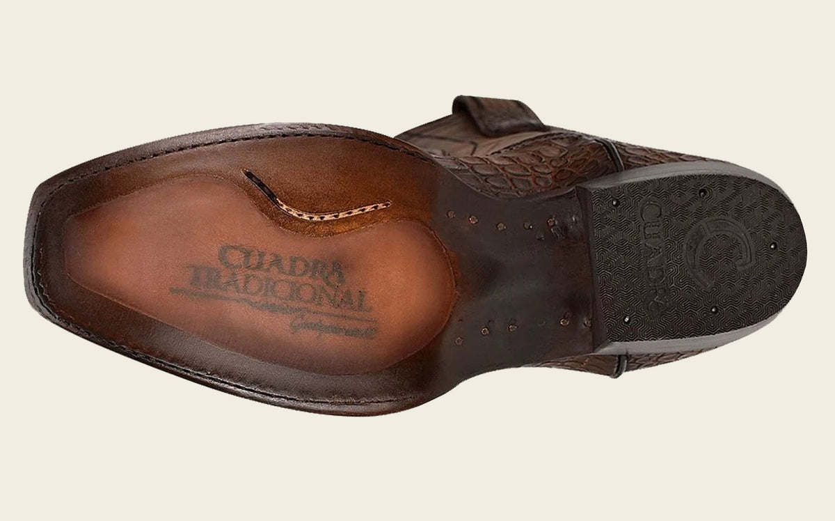 Botas de hombre tradicionales de cuero exótico pintadas a mano.