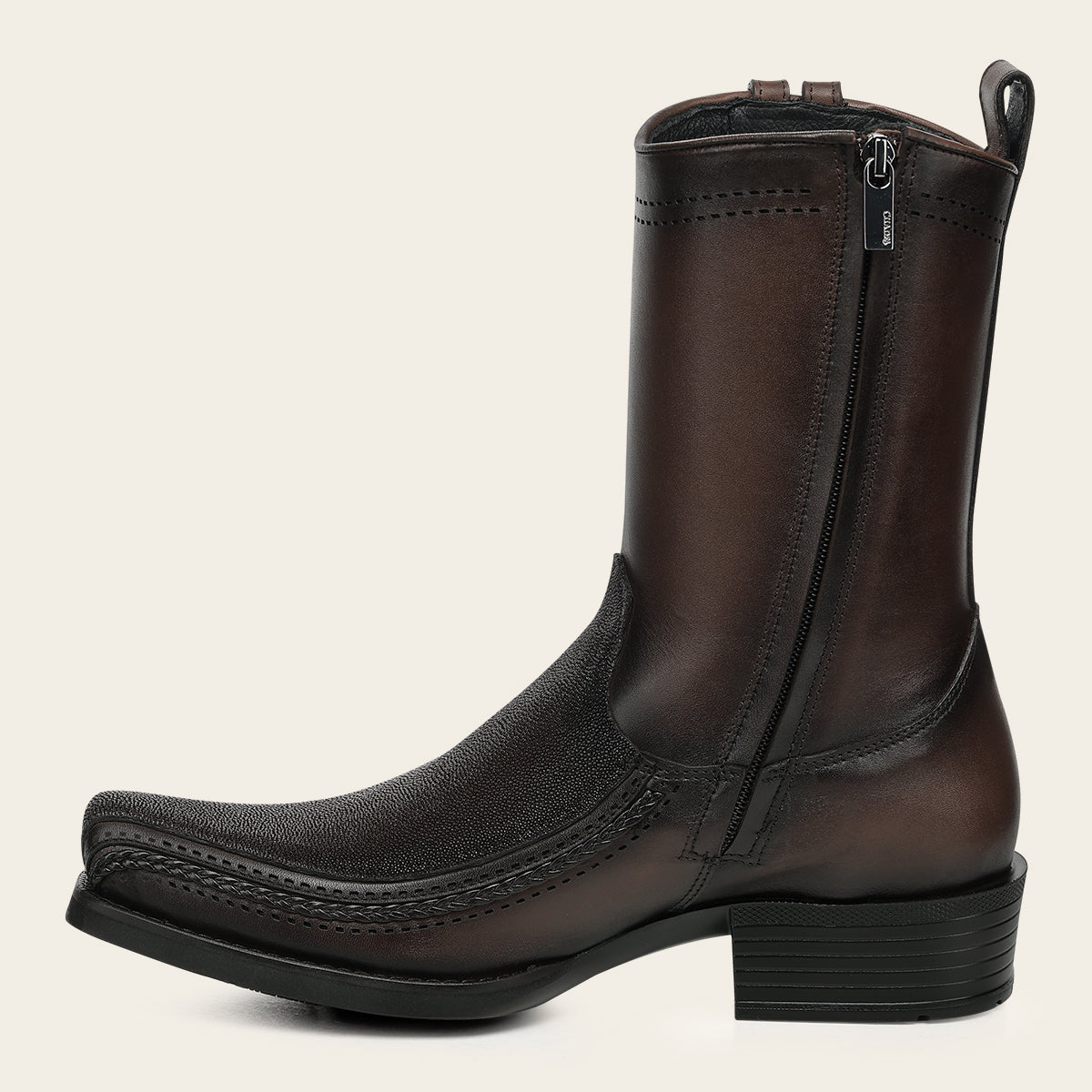 Bota urbana en piel genuina de mantarraya para caballero