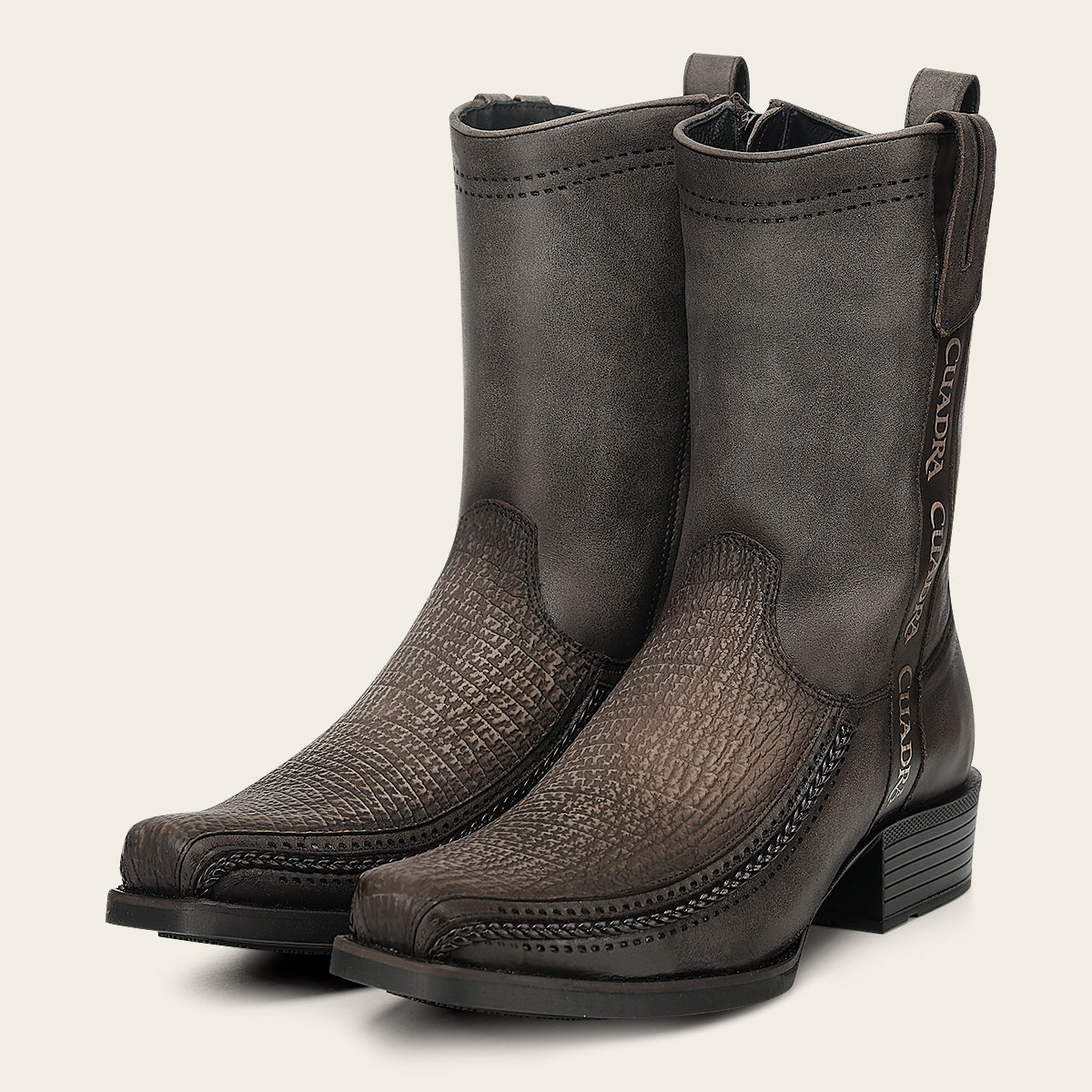 Bota urbana en piel genuina de tiburón para caballero