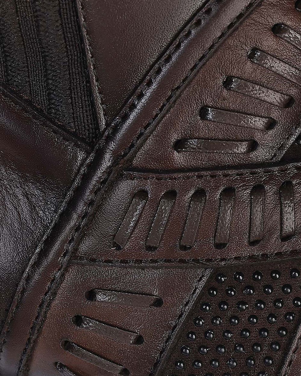 Bota alta en auténtica piel bovina color café con detalles en tejido