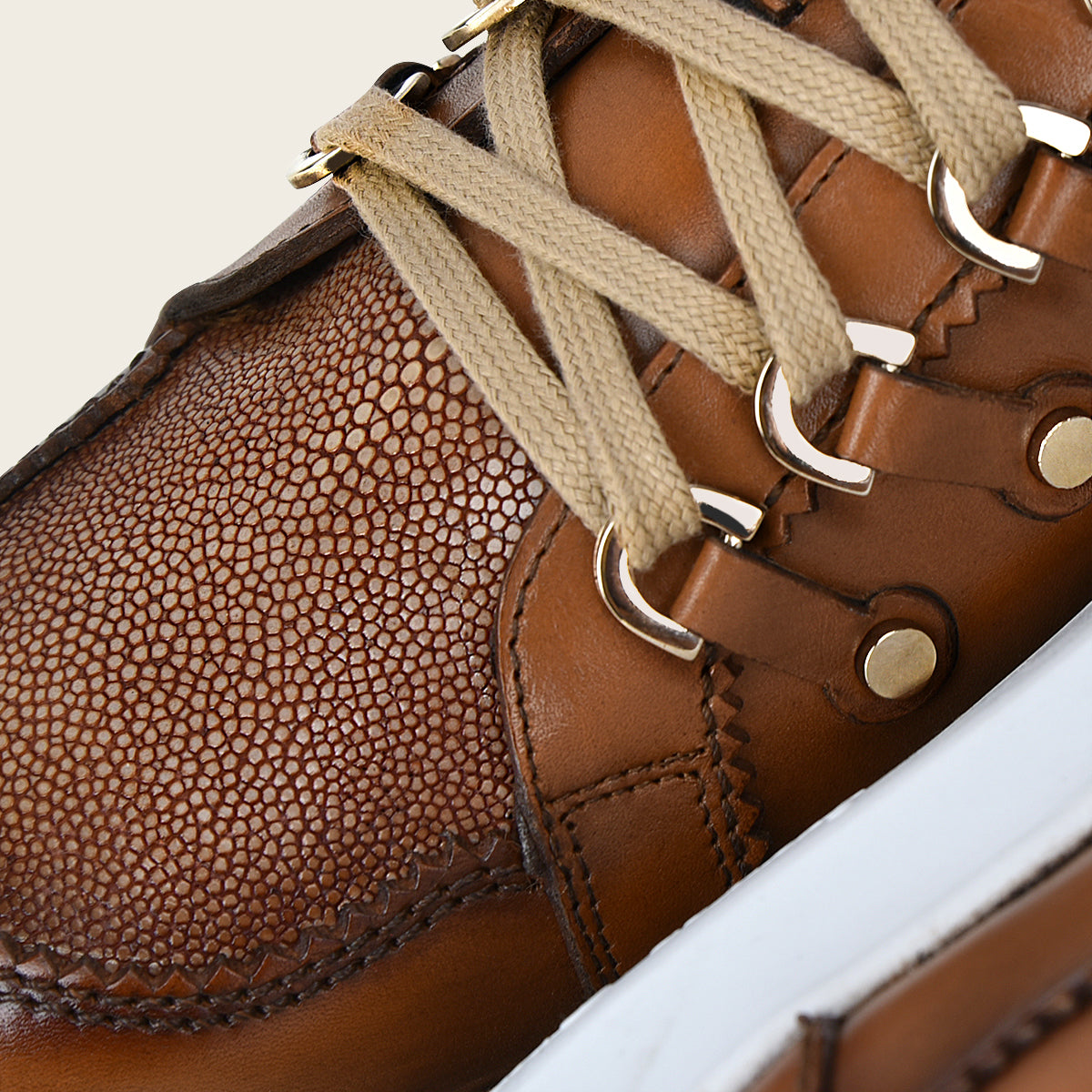 Sneaker para dama en piel genuina de mantarraya pulida
