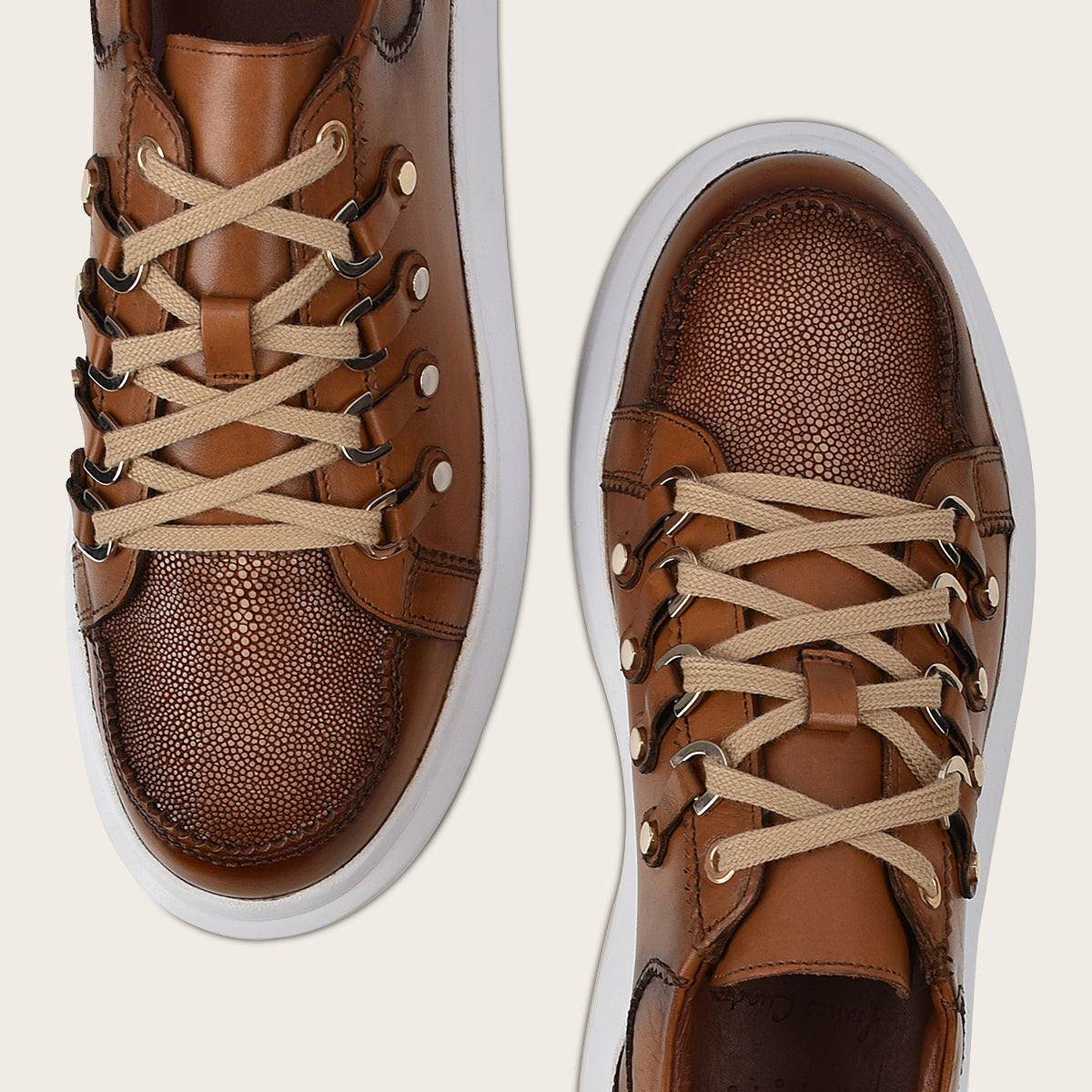 Sneaker para dama en piel genuina de mantarraya pulida