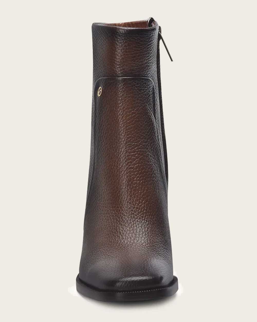 Botín minimalista y elegante de piel color café miel