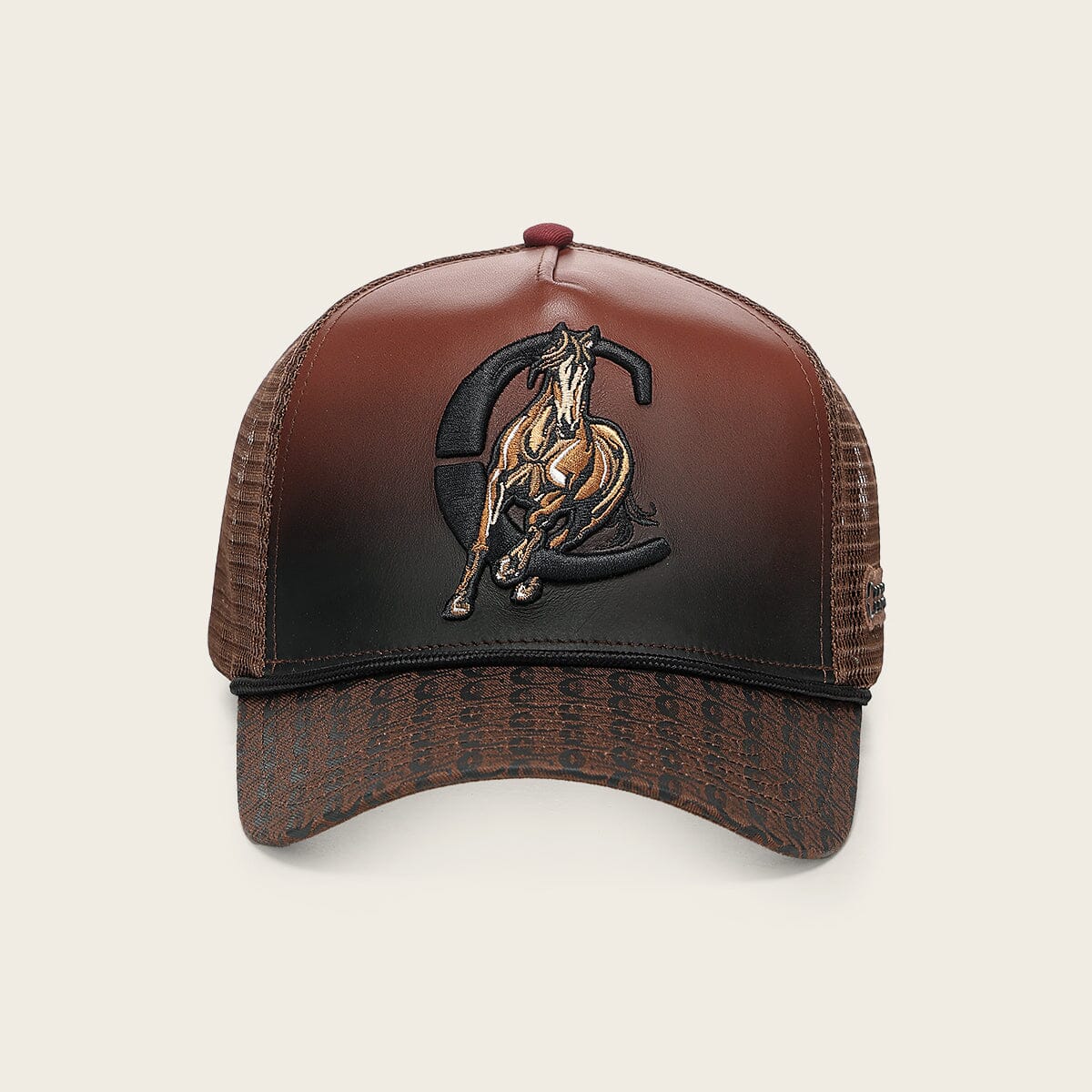 Gorra en piel genuina con diseño de caballo