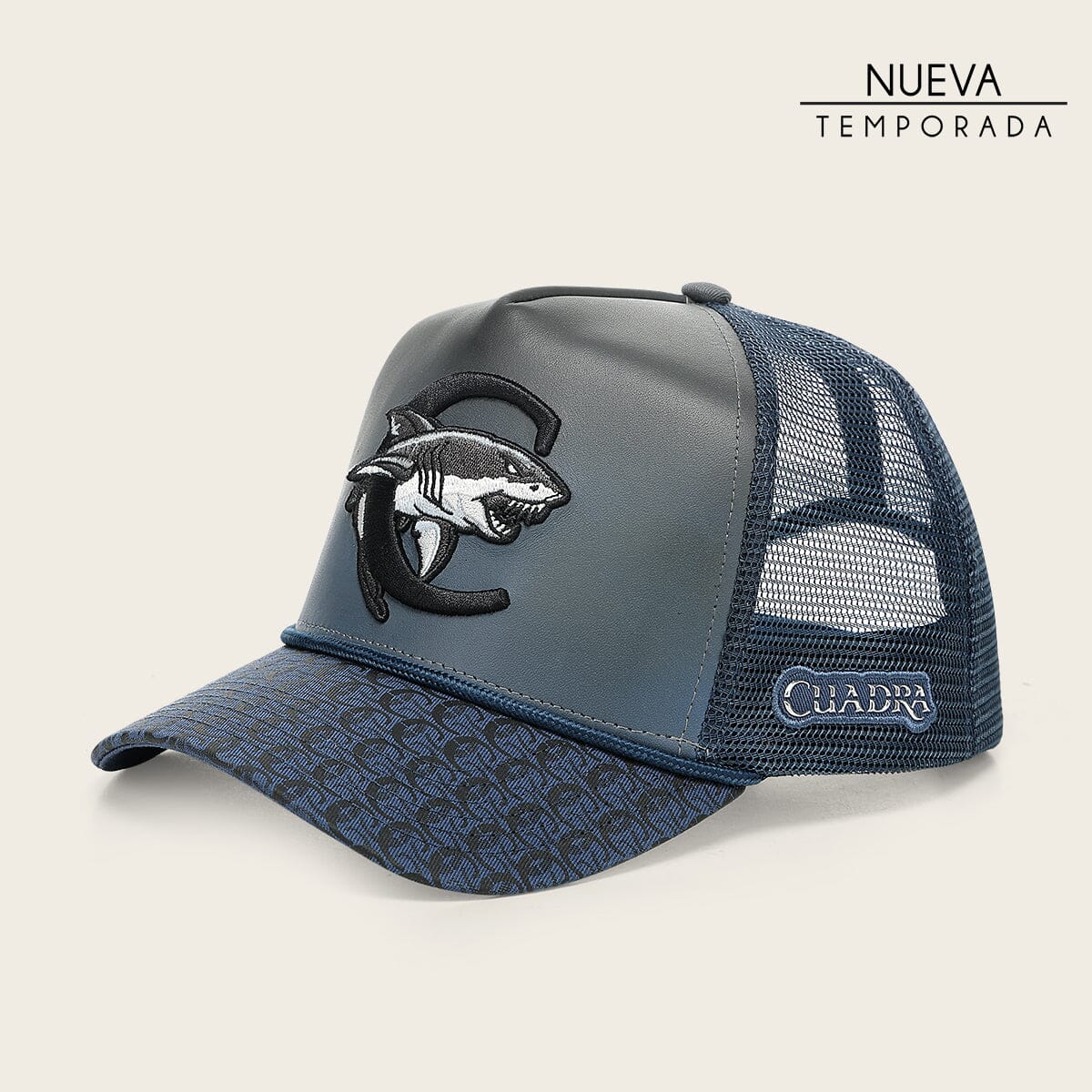 Gorra en piel genuina con diseño de tiburón