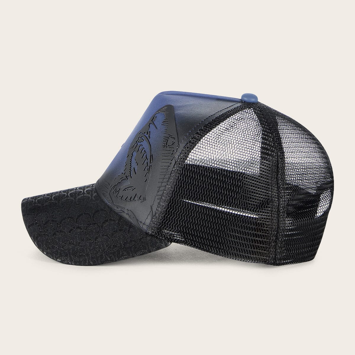 Gorra en piel genuina con diseño de tiburón